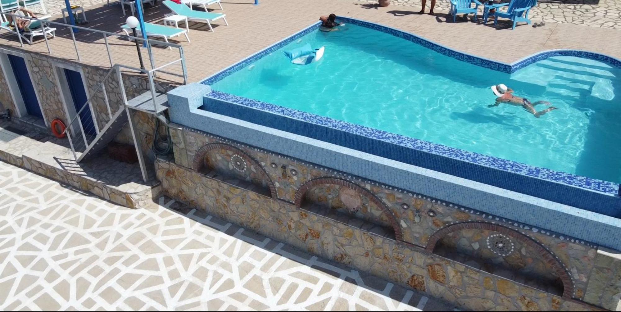 Iris Aparthotel